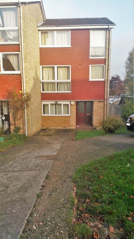  Image of 4 Bedroom Town House to rent at Chilthorne Close Catford London, SE6 4YW