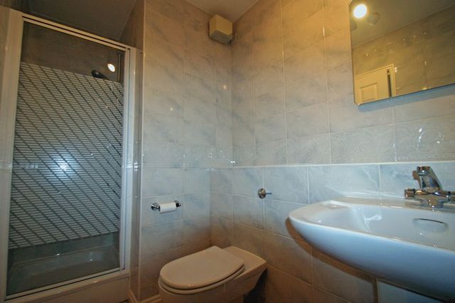  Image of 2 Bedroom Houses to rent at Crescent Road Array Enfield, EN2 7RY