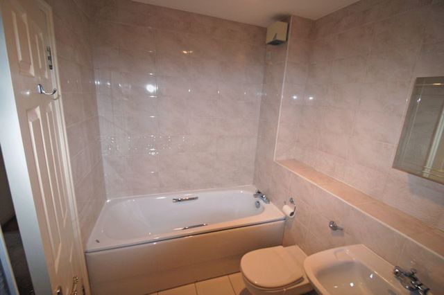  Image of 2 Bedroom Houses to rent at Crescent Road Array Enfield, EN2 7RY