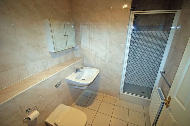  Image of 2 Bedroom Houses to rent at Crescent Road Array Enfield, EN2 7RY