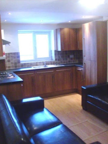  Image of 7 Bedroom Terraced to rent at Fitzroy Street  Cardiff, CF24 4BL