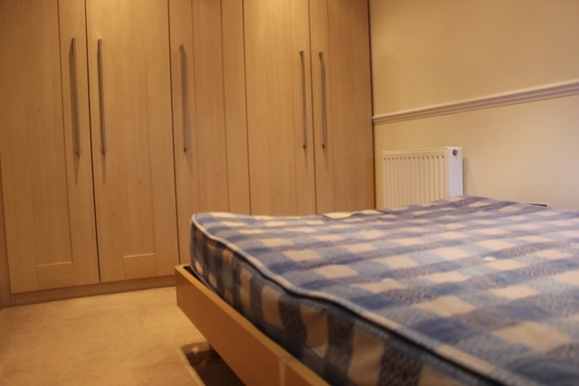  Image of 1 Bedroom Flat to rent at Greenford Avenue  Hanwell, W7 1LL