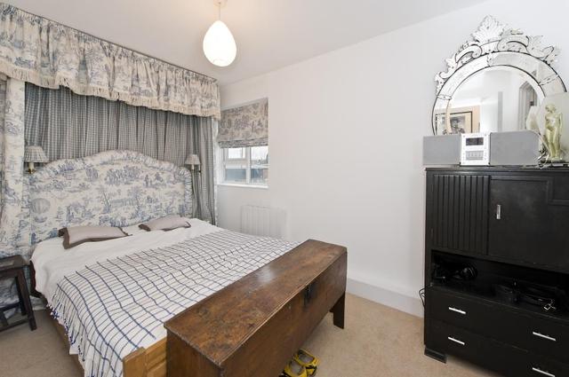  Image of 1 Bedroom Flat to rent at Latimer Road  London, W10 6QY