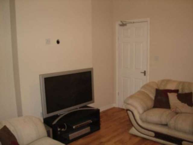  Image of 5 Bedroom House Share to rent at Palmer Park Avenue  Reading, RG6 1DN