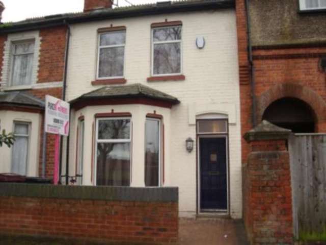  Image of 5 Bedroom House Share to rent at Palmer Park Avenue  Reading, RG6 1DN