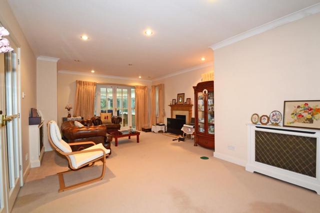  Image of 4 Bedroom Detached to rent at Carrick Gate Esher Esher, KT10 9HU