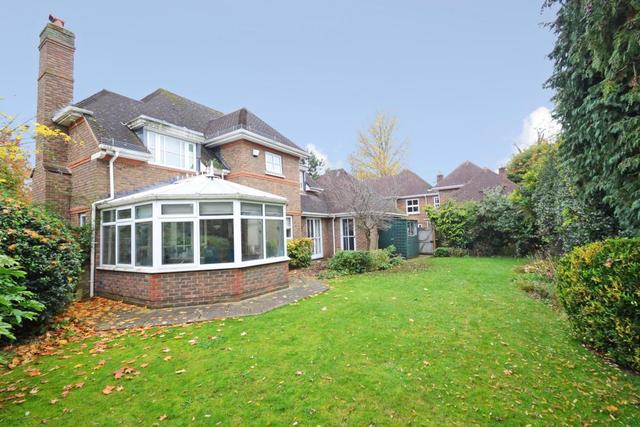  Image of 4 Bedroom Detached to rent at Carrick Gate Esher Esher, KT10 9HU
