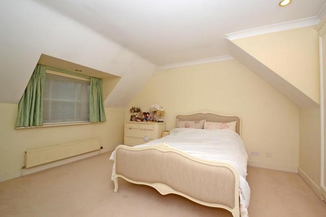  Image of 4 Bedroom Detached to rent at Carrick Gate Esher Esher, KT10 9HU