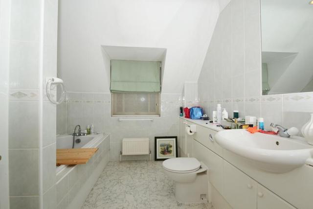  Image of 4 Bedroom Detached to rent at Carrick Gate Esher Esher, KT10 9HU