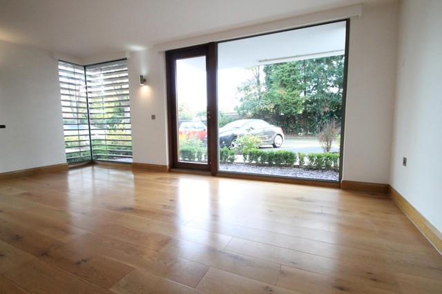  Image of 1 Bedroom Flat to rent at Teddington, TW11 9NL