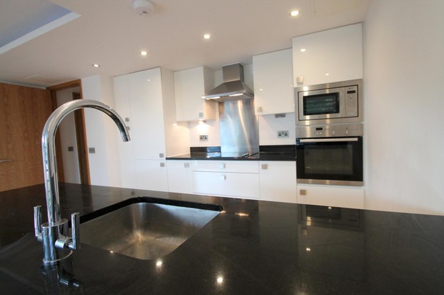  Image of 1 Bedroom Flat to rent at Teddington, TW11 9NL