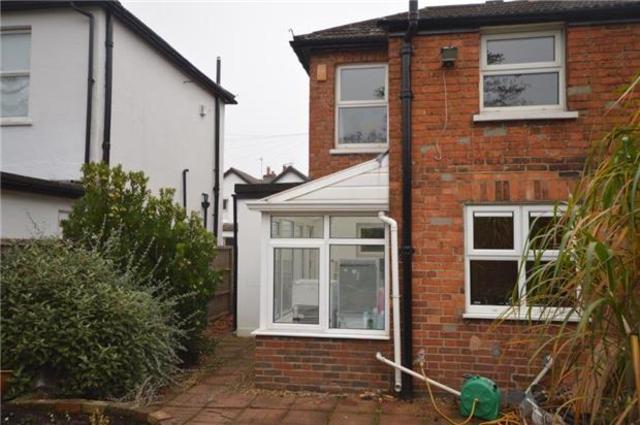  Image of 3 Bedroom Semi-Detached to rent at Surrey, SM6 8QD