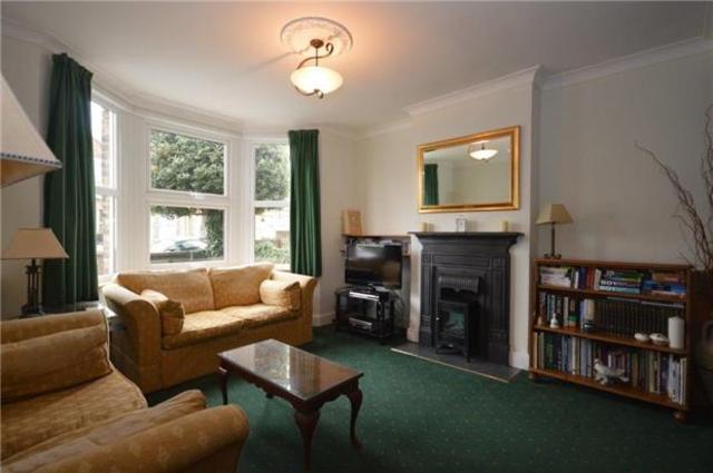  Image of 3 Bedroom Semi-Detached to rent at Surrey, SM6 8QD