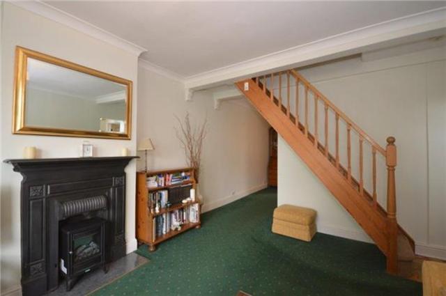  Image of 3 Bedroom Semi-Detached to rent at Surrey, SM6 8QD