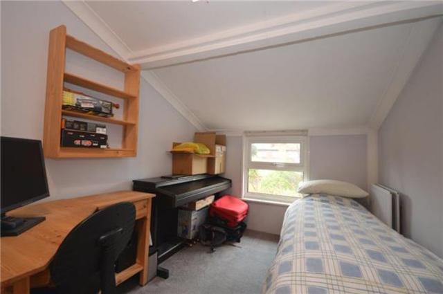  Image of 3 Bedroom Semi-Detached to rent at Surrey, SM6 8QD