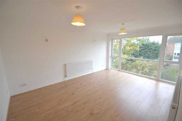 Image of 2 Bedroom Flat to rent at Redbridge, IG2 7QL