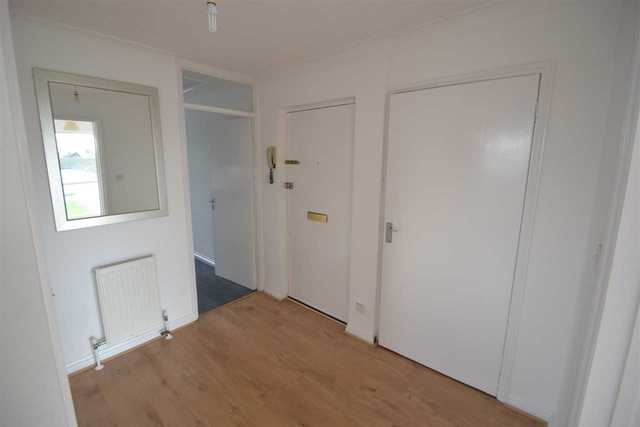  Image of 2 Bedroom Flat to rent at Redbridge, IG2 7QL
