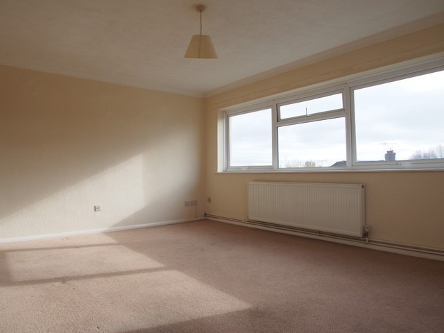  Image of 2 Bedroom Flat to rent at Lancing, BN15 8SB