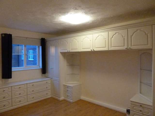  Image of 2 Bedroom Flat to rent at Stern Close  Barking, IG11 0XZ