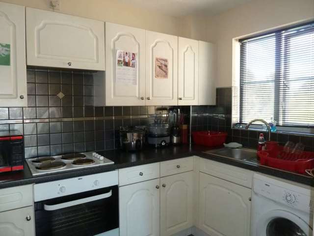  Image of 2 Bedroom Flat to rent at Stern Close  Barking, IG11 0XZ