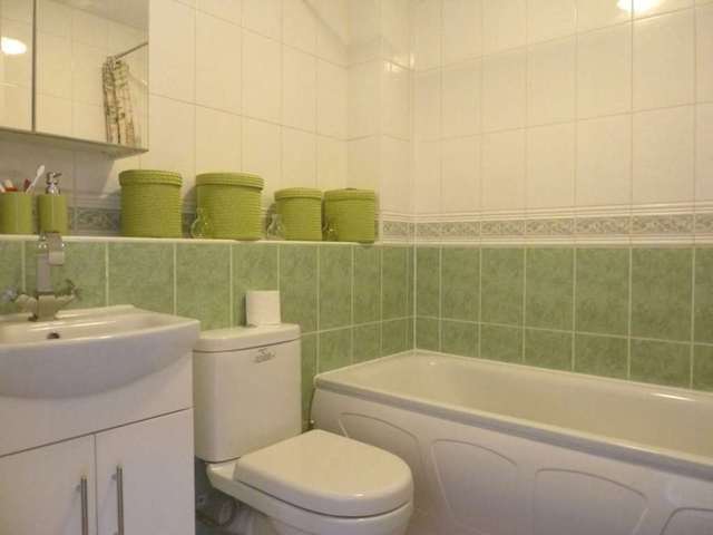  Image of 2 Bedroom Flat to rent at Stern Close  Barking, IG11 0XZ
