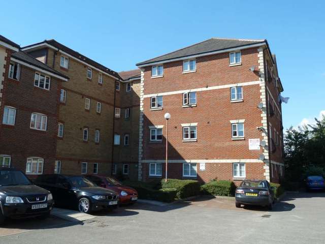  Image of 2 Bedroom Flat to rent at Stern Close  Barking, IG11 0XZ