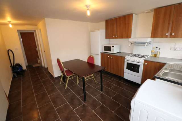  Image of Flat to rent at William Street  Reading, RG1 7DE