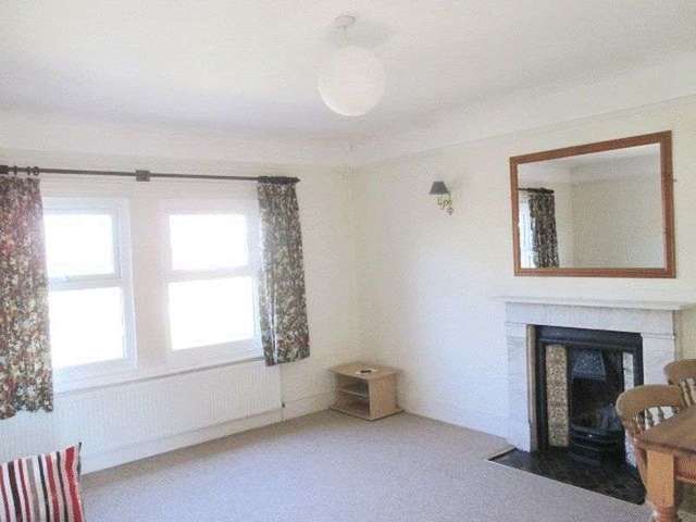  Image of 2 Bedroom Flat to rent at Fairmile Avenue  Tooting, SW16 6AG