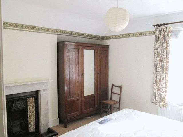  Image of 2 Bedroom Flat to rent at Fairmile Avenue  Tooting, SW16 6AG