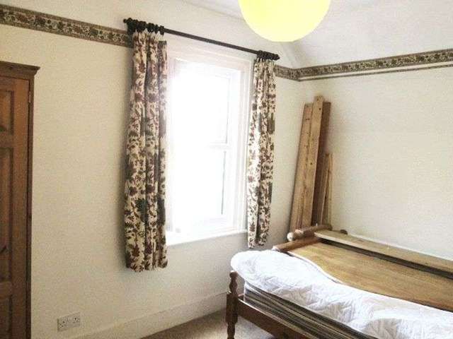  Image of 2 Bedroom Flat to rent at Fairmile Avenue  Tooting, SW16 6AG
