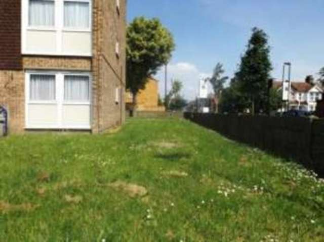 2 Bedroom Flat For Sale on 56 Lansdowne Road London White Hart Lane ...