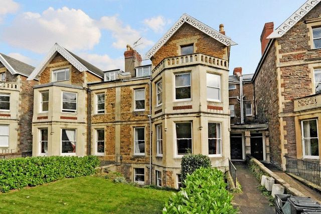 neighbourhood Image of 3 Bedroom Flat For Sale at Eaton Crescent Clifton Bristol, BS8 2EJ Image of neighbourhood