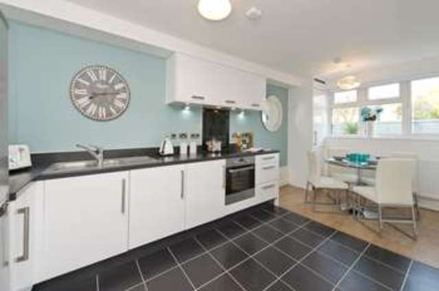 kitchen Image of 2 Bedroom Flat To Rent at Limerick Close London, SW12 0BE Image of kitchen