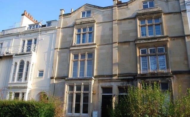 neighbourhood Image of 1 Bedroom Flat For Sale at Oakfield Road Clifton Bristol, BS8 2BG Image of neighbourhood
