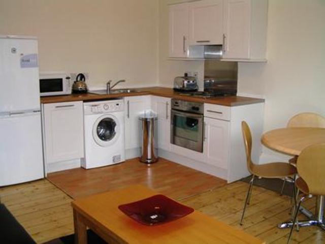  Image of 3 Bedroom Flat  To Rent at West End Glasgow Glasgow, G12 8PA