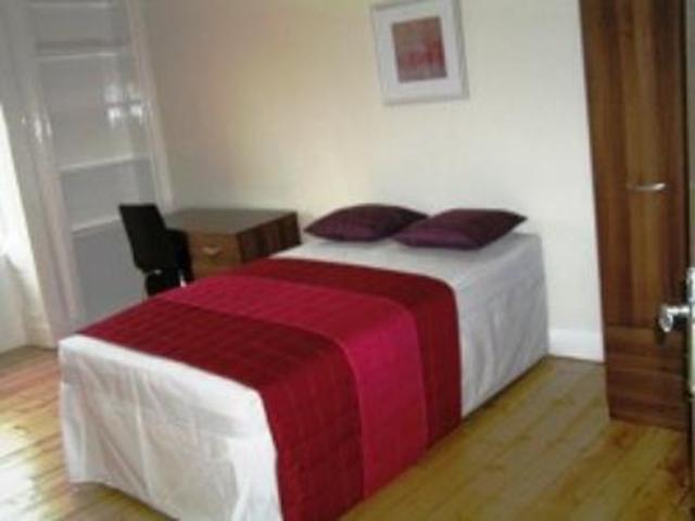  Image of 3 Bedroom Flat  To Rent at West End Glasgow Glasgow, G12 8PA
