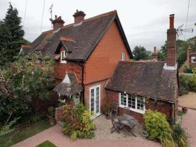  Image of 2 Bedroom Detached  For Sale at Lingfield Road  East Grinstead, RH19 2EB