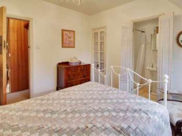  Image of 2 Bedroom Detached  For Sale at Lingfield Road  East Grinstead, RH19 2EB