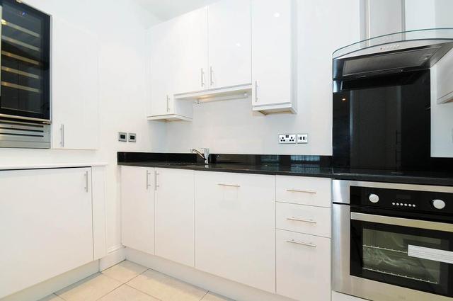  Image of 3 Bedroom Flat  For Sale at Swiss Cottage London Camden, NW3 3HU