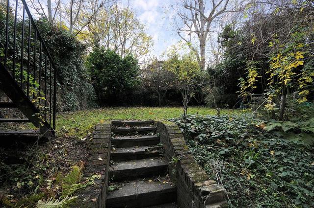  Image of 3 Bedroom Flat  For Sale at Swiss Cottage London Camden, NW3 3HU