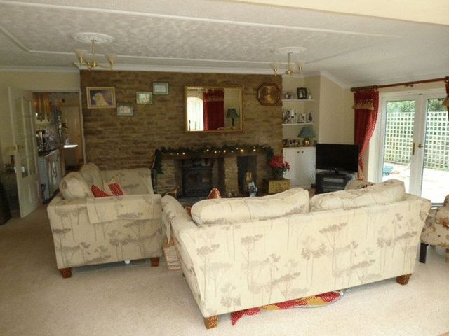 living room Image of 5 Bedroom Detached For Sale at Array Southcombe Heythrop, OX7 5QH Image of living room
