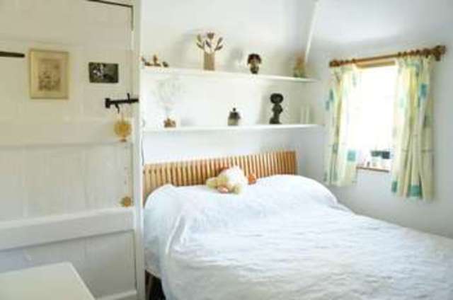  Image of 2 Bedroom Cottage  For Sale at Behoes Cottages Woodcote Reading, RG8 0PS