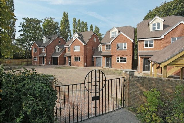  Image of 4 Bedroom Detached  For Sale at London Road,  Albourne,, BN6 9BN