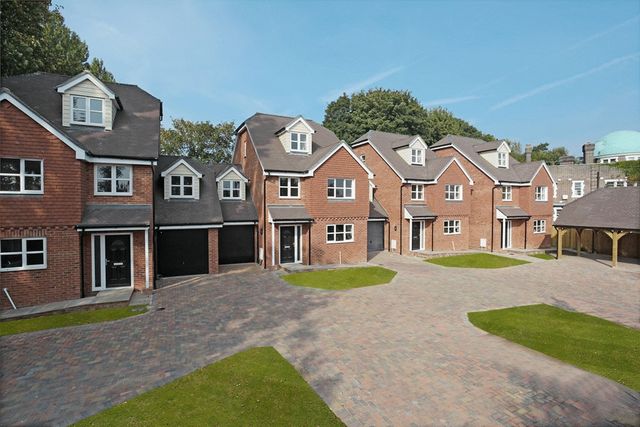  Image of 4 Bedroom Detached  For Sale at London Road,  Albourne,, BN6 9BN
