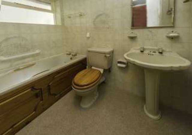 2 Bedroom Detached For Sale on The Pines Finchfield Wolverhampton, WV3 9HD