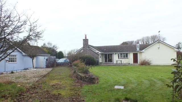 Image of 3 Bedroom Bungalow  For Sale at Pembroke Pembrokeshire Kingsfold, SA71 5BU