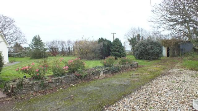  Image of 3 Bedroom Bungalow  For Sale at Pembroke Pembrokeshire Kingsfold, SA71 5BU