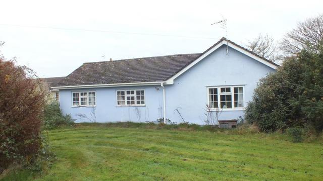  Image of 3 Bedroom Bungalow  For Sale at Pembroke Pembrokeshire Kingsfold, SA71 5BU