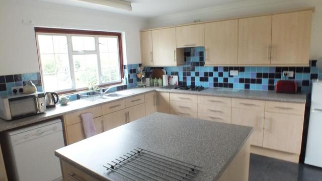 Image of 3 Bedroom Bungalow  For Sale at Pembroke Pembrokeshire Kingsfold, SA71 5BU