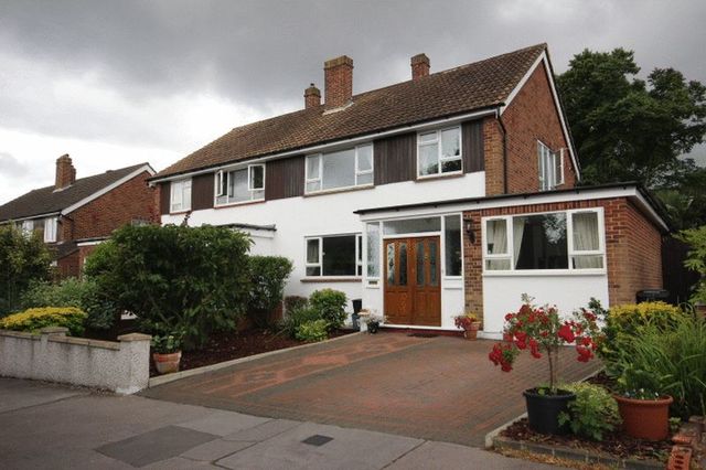  Image of 3 Bedroom Detached  For Sale at Hermitage Gardens Array Upper Norwood, SE19 3QP
